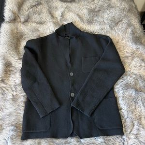 Men’s knit cardigan.